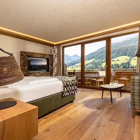 Alpbacherhof Mountain & Spa Resort Exterior photo
